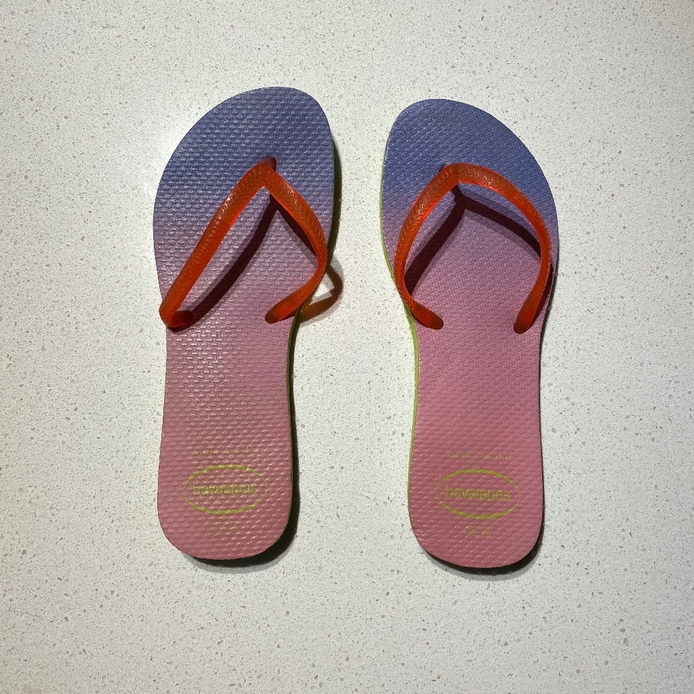 Multicolored Havianas Flip Flops Size 6